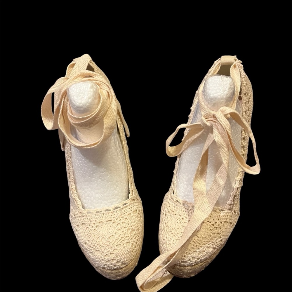 GoMax Crochet Espadrille Tie up Platform Cream color Pump size 8.5